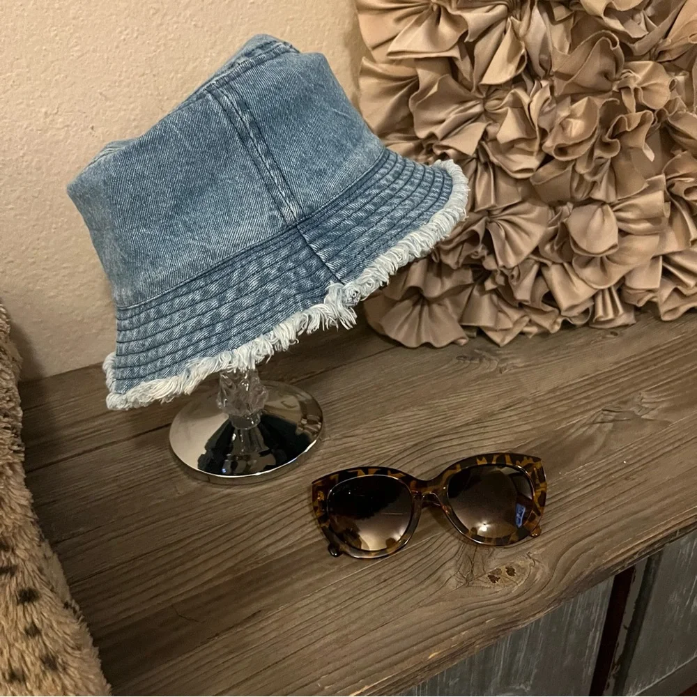Thomas James Women’s Tortoise Print Frame Sun Glasses & Denim Fringe Bucket Hat